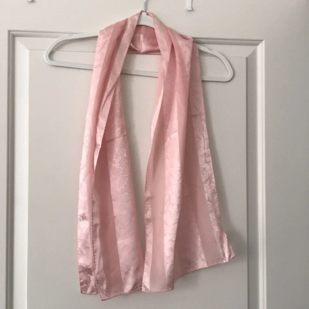 Oscar de la Renta light pink paisley print silk rectangular scarf